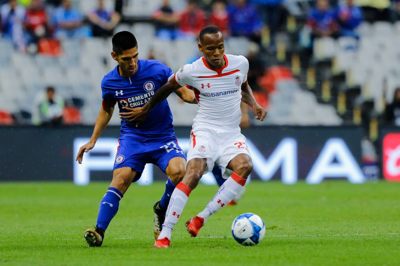 Los Diablos Rojos del Toluca se presentaron a la cancha del Estadio Azteca como el séptimo en la clasificación para medirse al líder de la competencia, El Cruz Azul, en duelo de la Jornada 6.