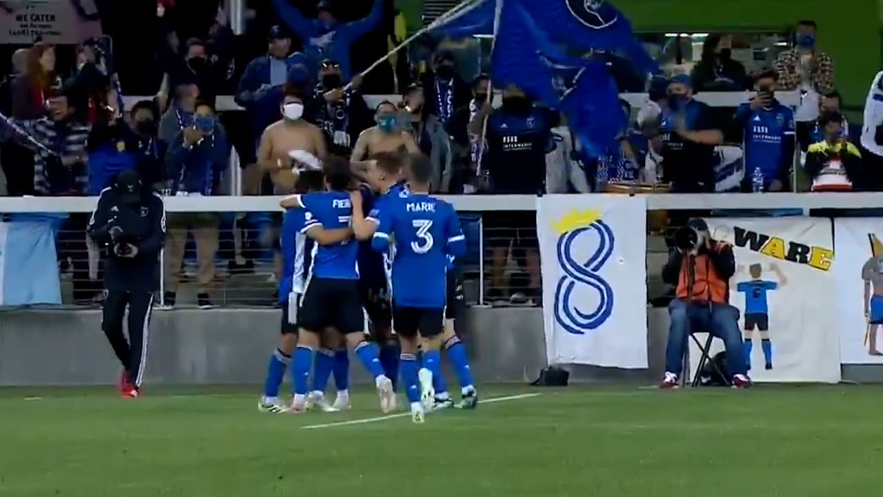 ¡Gol del mexicano Cowell! Cade desprendió de gran forma y puso el 2-0