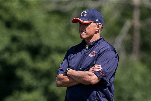 Glenn Pires, el encargado de los linebackers (AP-NFL).