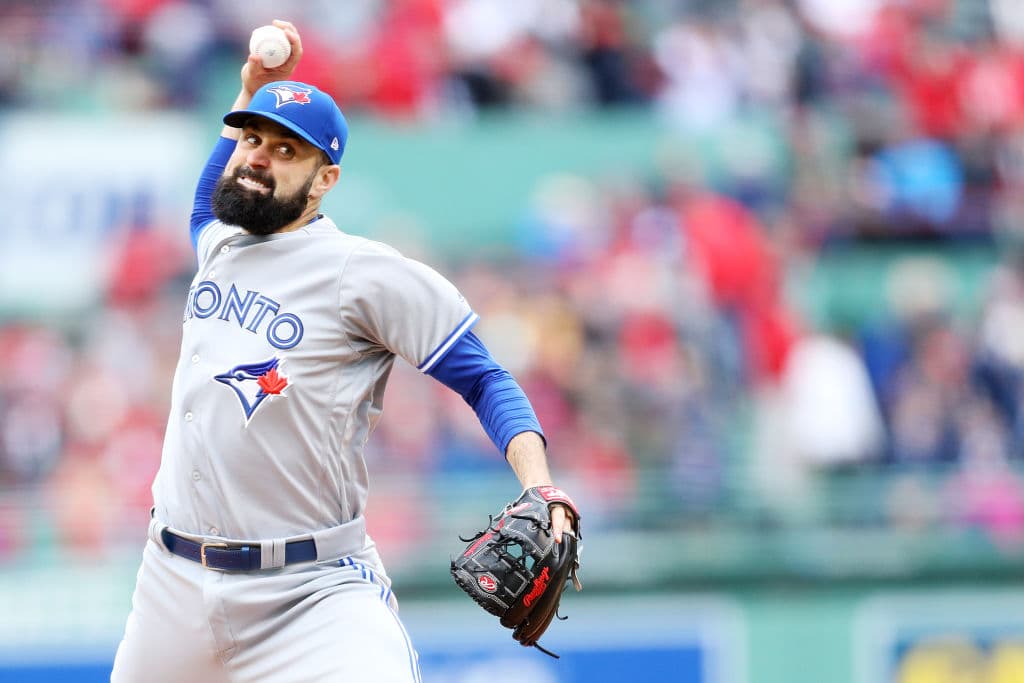 Una historia completamente diferente se está escribiendo para el abridor de esta tarde por Toronto, Matt Shoemaker (3-0), quien se mantuvo por espacio de cinco entradas y dos tercios en los que espació cinco hits, dos de ellos jonrones, le hicieron cuatro anotaciones, caminó a dos y ponchó a cuatro para sumar su tercer triunfo de 2019.