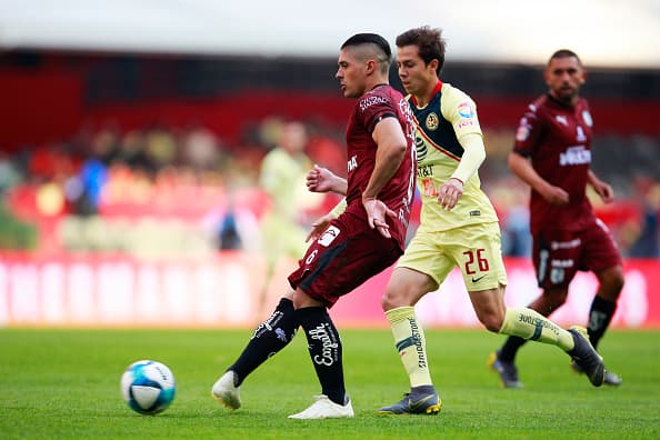 Conforme transcurrían los minutos la escuadra visitante logró alternar la posesión del balón pero no fue capaz de generar peligro.