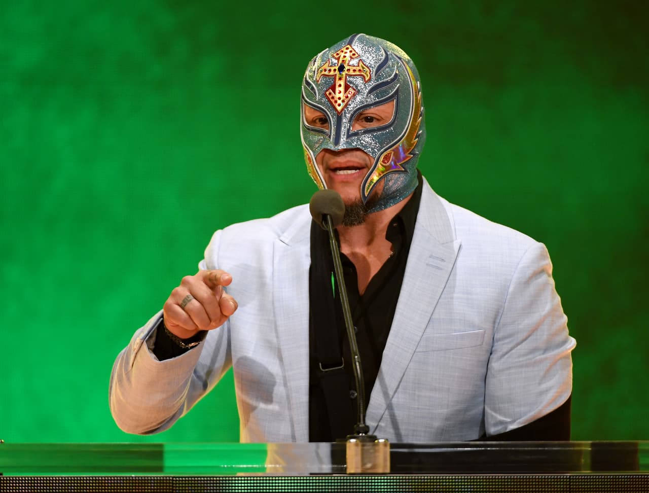 Rey Mysterio revela que él y su hijo Dominik sufrieron coronavirus