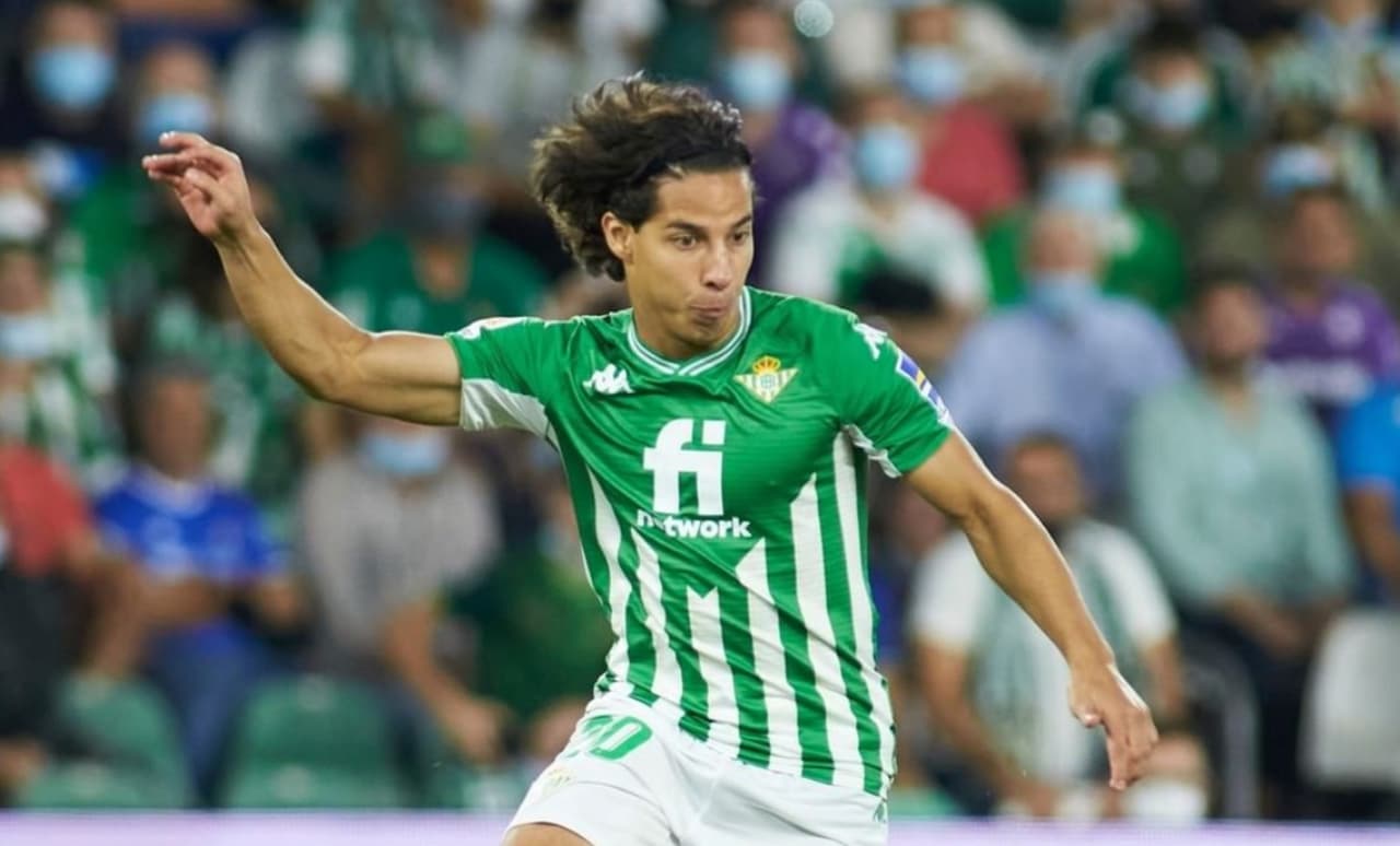 Diego Lainez no viaja a Inglaterra con un Betis que no cuenta con él