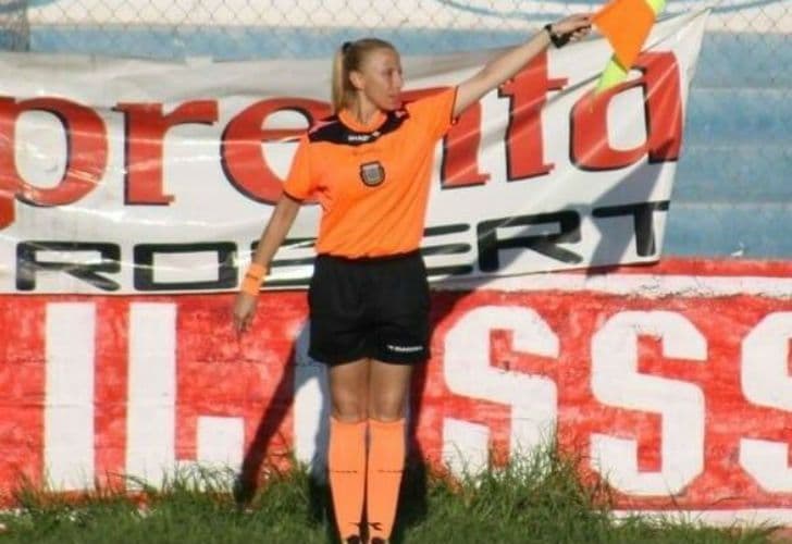 Aberrante: En Argentina queman con agua hirviendo a una jueza de línea en pleno partido