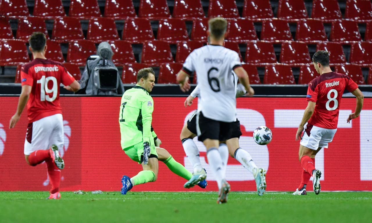 Supero la humanidad de Neuer con un ‘globito’ para hacer el segundo.