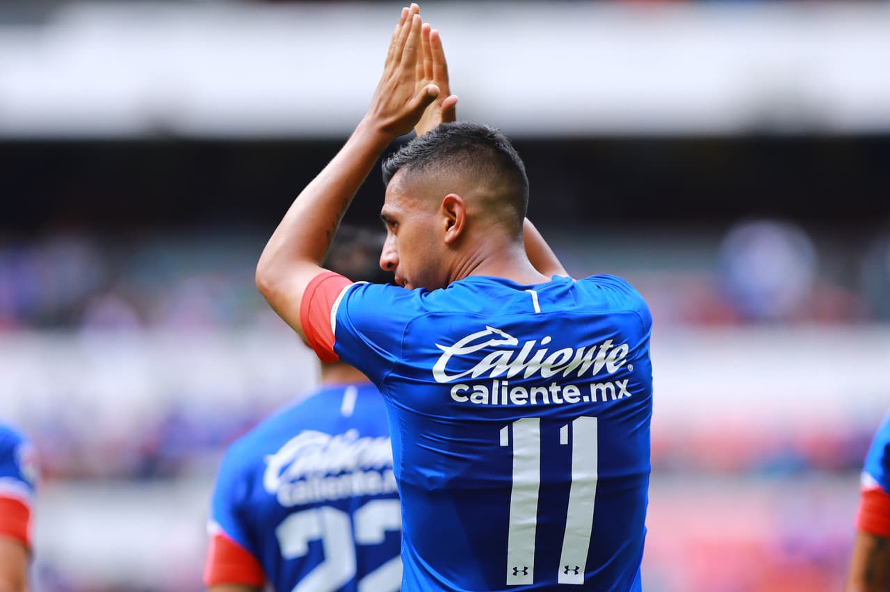 <b>Lo mejor: </b>Elías Hernández sigue en plan grande y con dos anotaciones inició la goleada de 3-0 que logró Cruz Azul sobre León (Imago7).