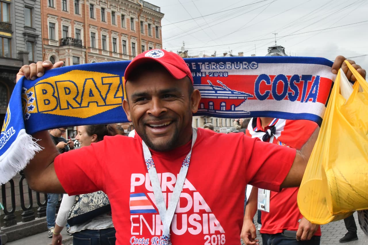 El colorido y el entusiasmo se apoderó de San Petersburgo en medio de la fiesta de los fanáticos de Brasil y Costa Rica por el segundo partido para cada uno en el grupo E del Mundial Rusia 2018.