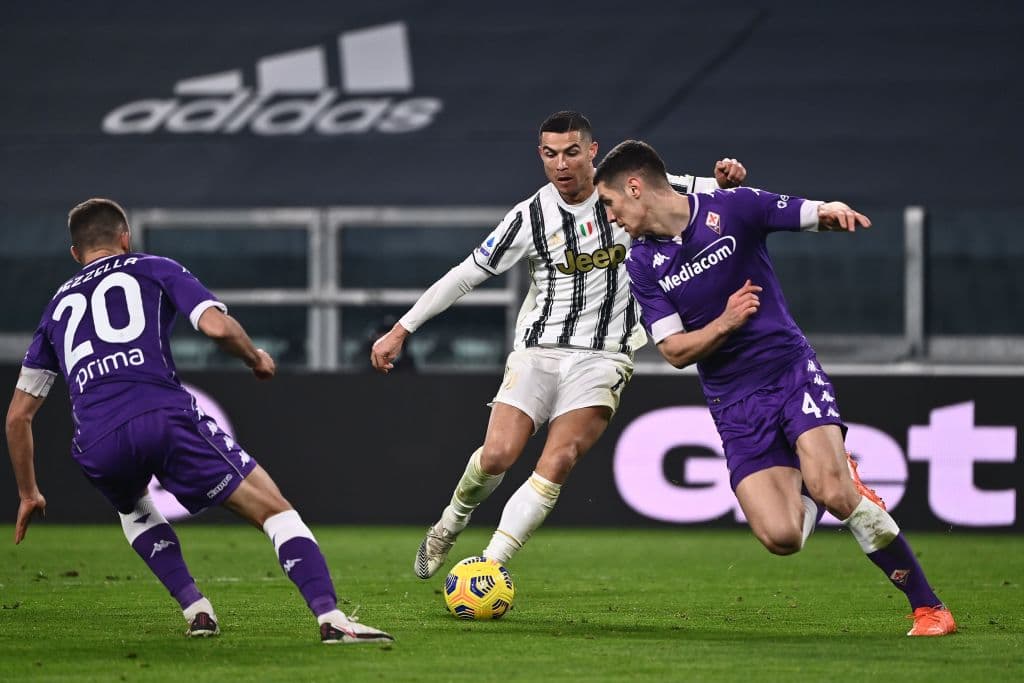 En la primera mitad Vlahovic (3’) adelantó a los visitantes con gol de vestidor y Cuadrado (18’) dejó a Juventus con diez hombres. Sandro (76’) hizo autogol y la ventaja crecía. Cáceres (81’) selló la goleada. Fue el último partido del año para ambos conjuntos.