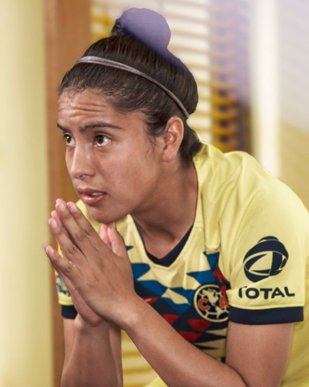 Los rumores se confirmaron y el América tendrá un jersey muy llamativo, que recuerda el diseño de la temporada 2017/18. Esta vez el patrón de las plumas del Águila en el pecho es mucho más pequeño, pero no deja de ser elegante.