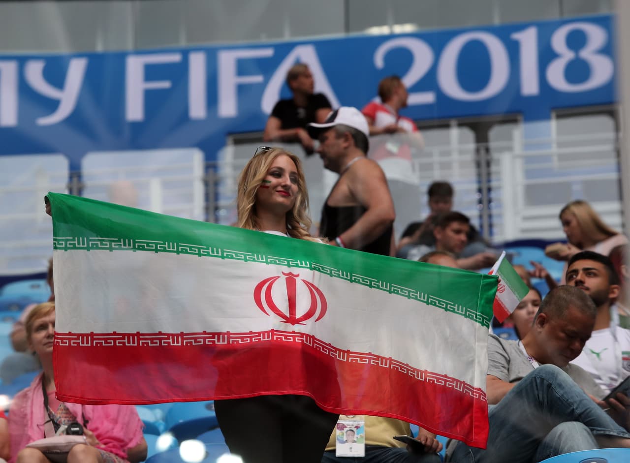 Con atuendos, felicidad y mucho colorido, los fanáticos de Marruecos y de Irán predieron la fiesta desde afuera de las canchas en el arranque del grupo B del Mundial de Rusia 2018.