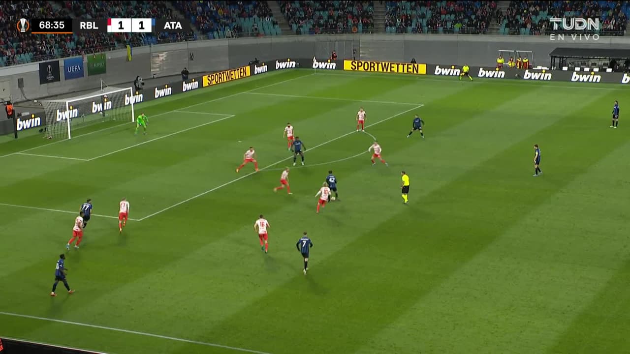 ¡TIRO ATAJADO! disparo por Duván Zapata.