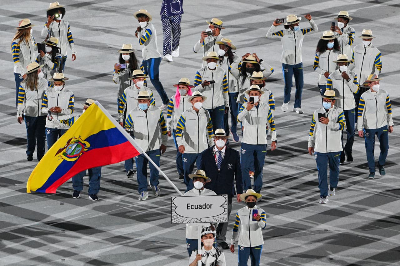 Julio Cesar Castillo fue el encargado de portar la bandera de Ecuador en el desfile de los Juegos Olímpicos de Tokyo 2020.