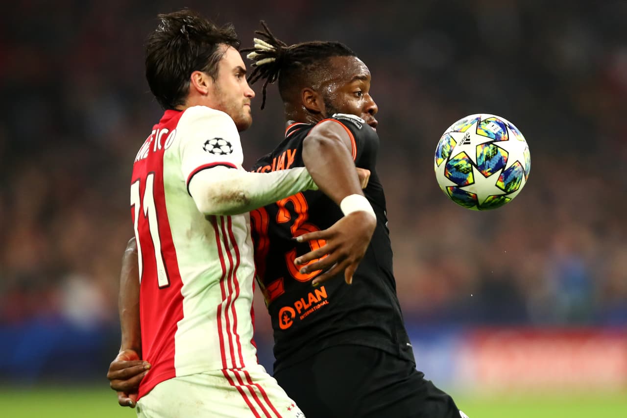 En el primer partido, el equipo inglés se impuso por la mínima diferencia con gol de Michy Batshuayi.