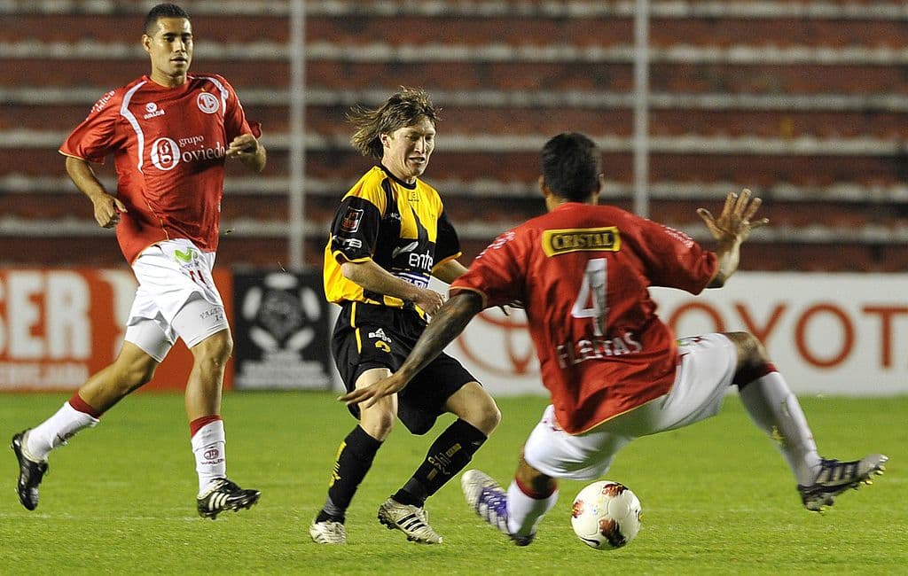 Fue operado de inmediato y cuatro meses después regreso a la acción, actualmente Leandro continúa jugando en la liga peruana.
<br>