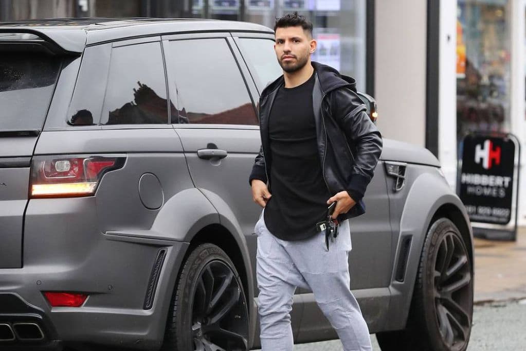 Venden en línea el auto que regaló 'Kun' Agüero a un empleado del City