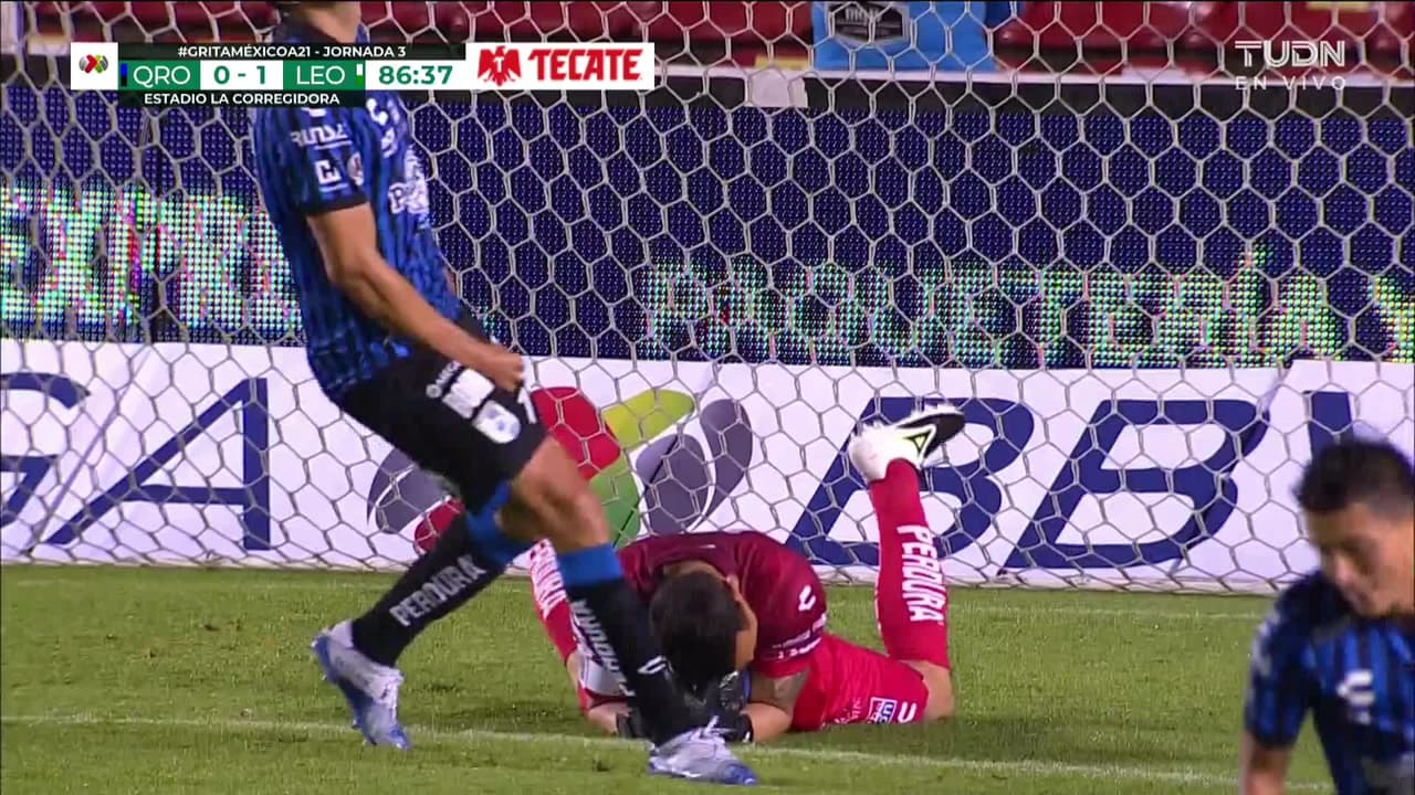 ¡TIRO ATAJADO! disparo por Juan Meza.