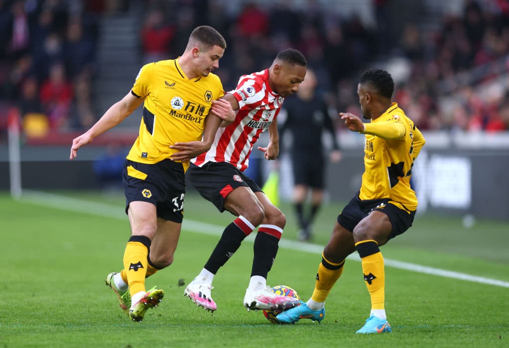 Joao Moutinho y Rúben Neves se convierten en los goleadores del día y le dan la victoria 1-2 al Wolverhampton sobre el Brentford.
