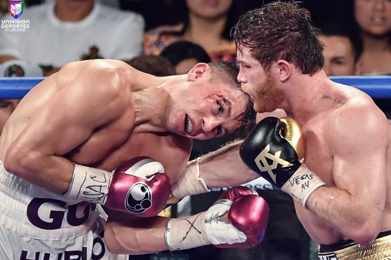 En el undécimo asalto Triple G, ya con el cansancio notorio, trató de sacar lo último que le quedaba en el tanque e insistió nuevamente con el upper en la parte final del combate.