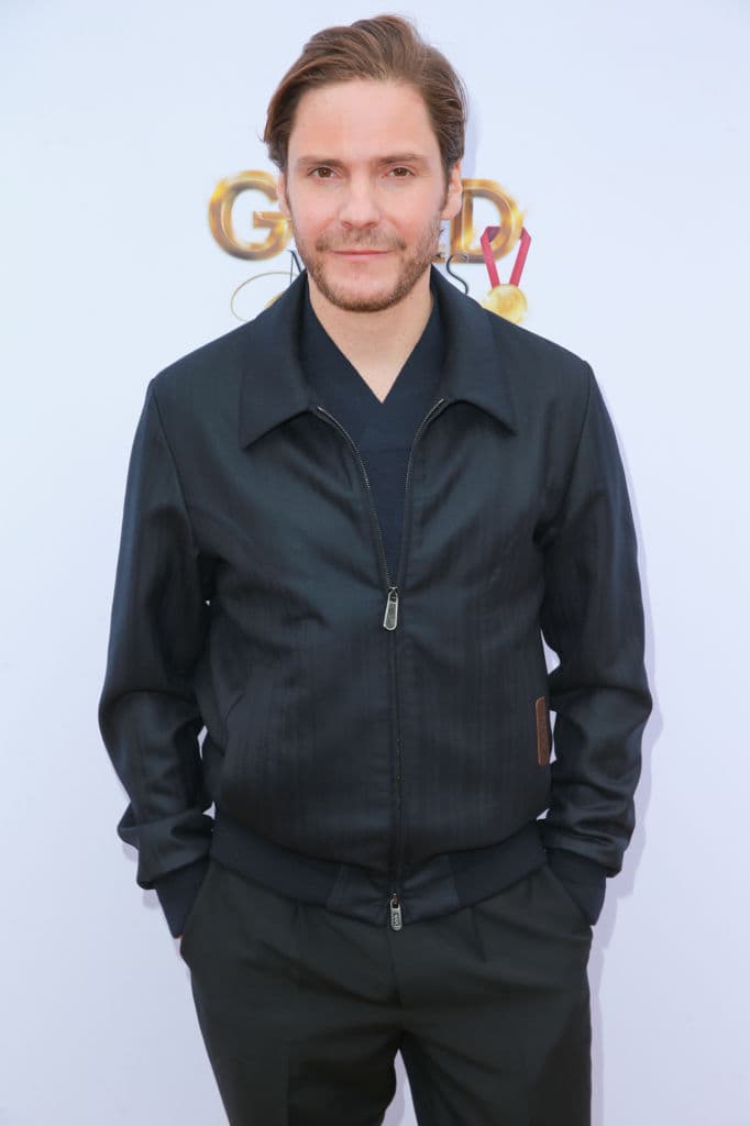 Un joven abogado la ayudará en su lucha con el gobierno austriaco y la Corte Suprema de los Estados Unidos. Al mismo tiempo, Maria deberá enfrentarse a los terribles recuerdos de su pasado.
<br>