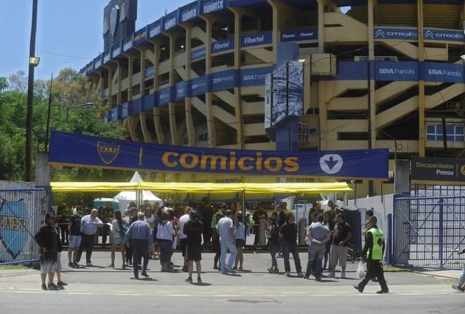 La entrada a los comicios 2019, a la puerta de la Bombonera.