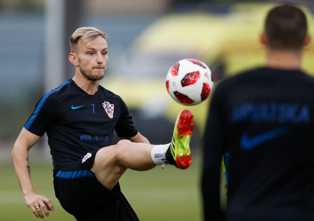 "Estas situaciones son más importantes que el deporte, pero la competitividad deportiva les ayudará a superar este reto", desearon los responsables del fútbol croata.