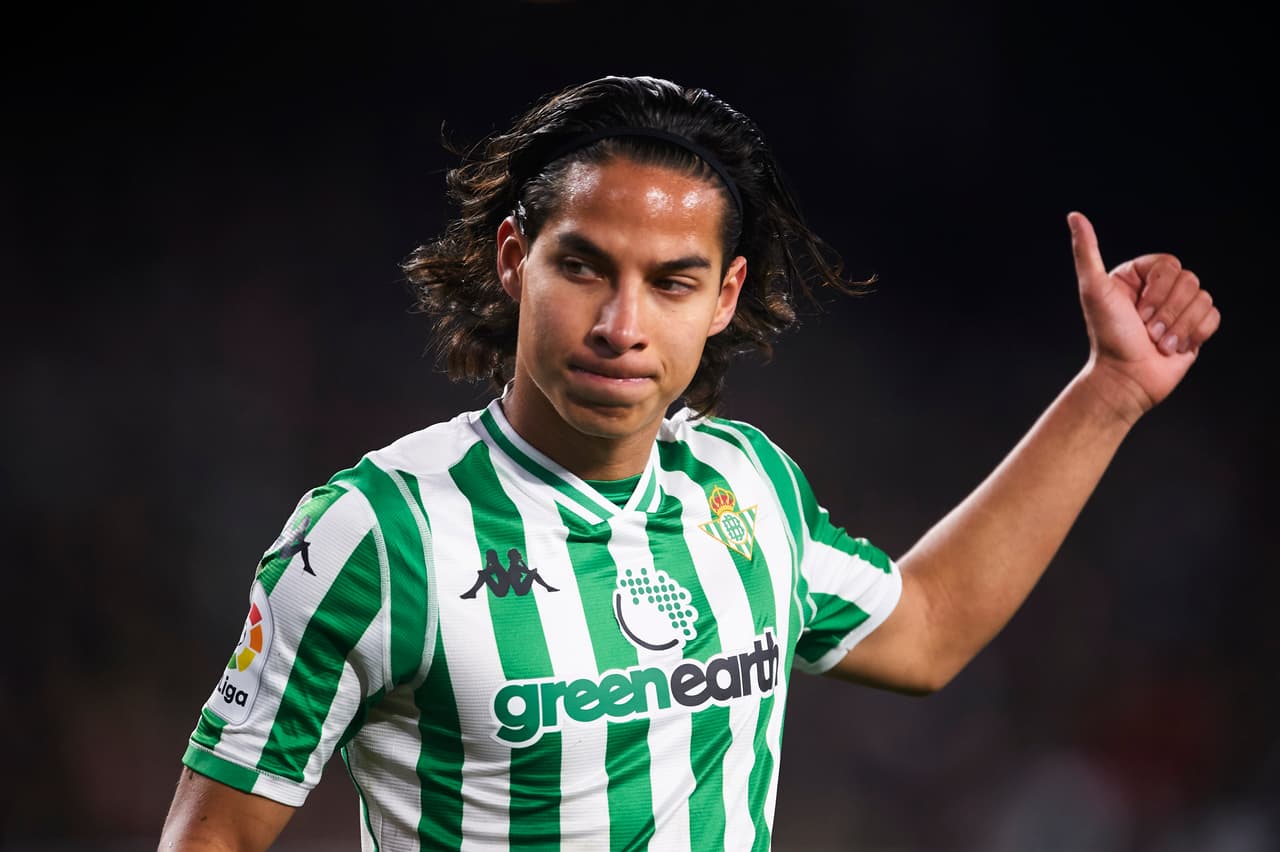 Andrés Guardado defendió a Lainez ante reclamos de un rival