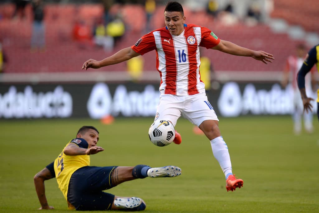 Con goles sobre la hora de Félix Torres y Michael Estrada, Ecuador vence a Paraguay en casa y llegan a 12 puntos.