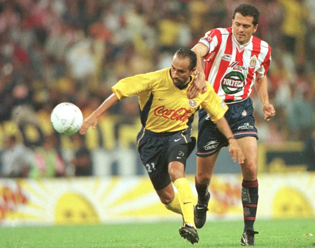 Carlos Hermosillo | Llegó al final de su carrera con las Chivas y sólo pudo marcar ocho goles en dos torneos.