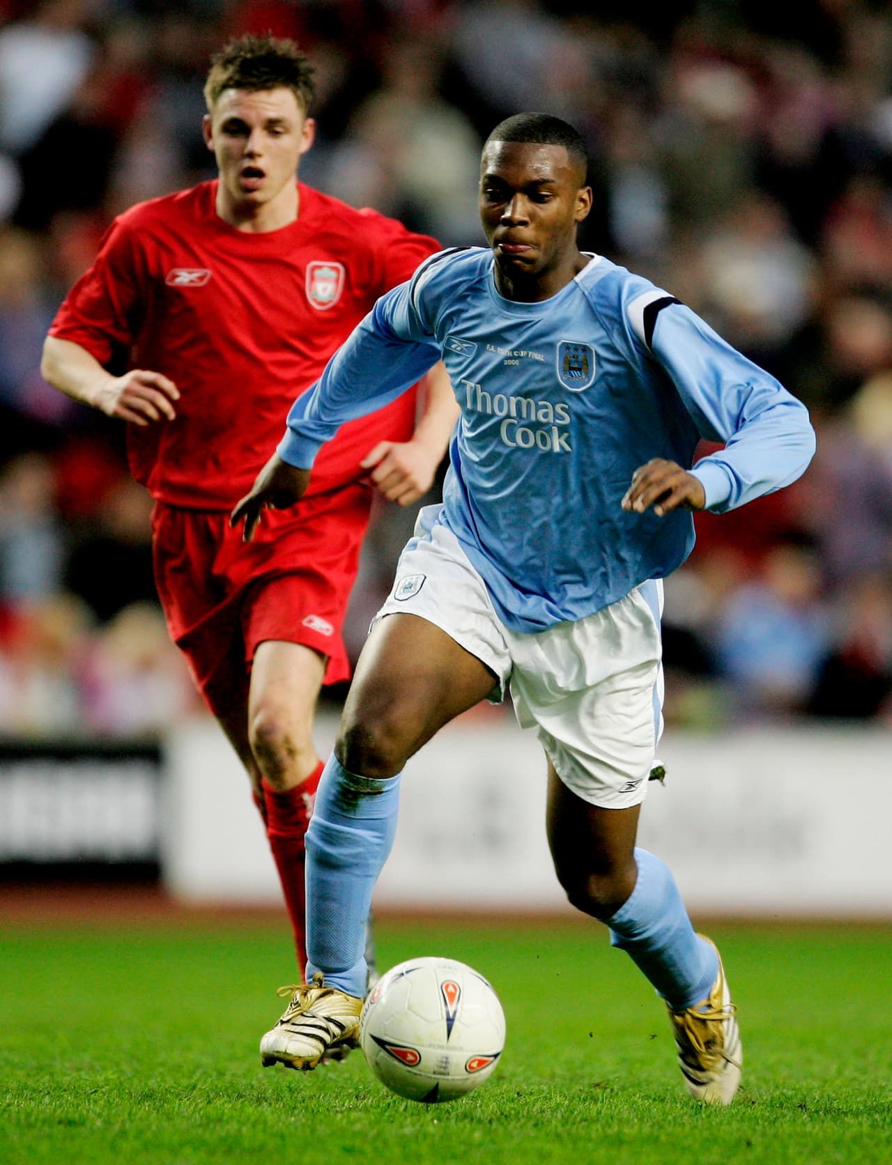 De 29 años, surgió del Manchester City antes de que el actual equipo de Pep Guardiola se hiciera poderoso.