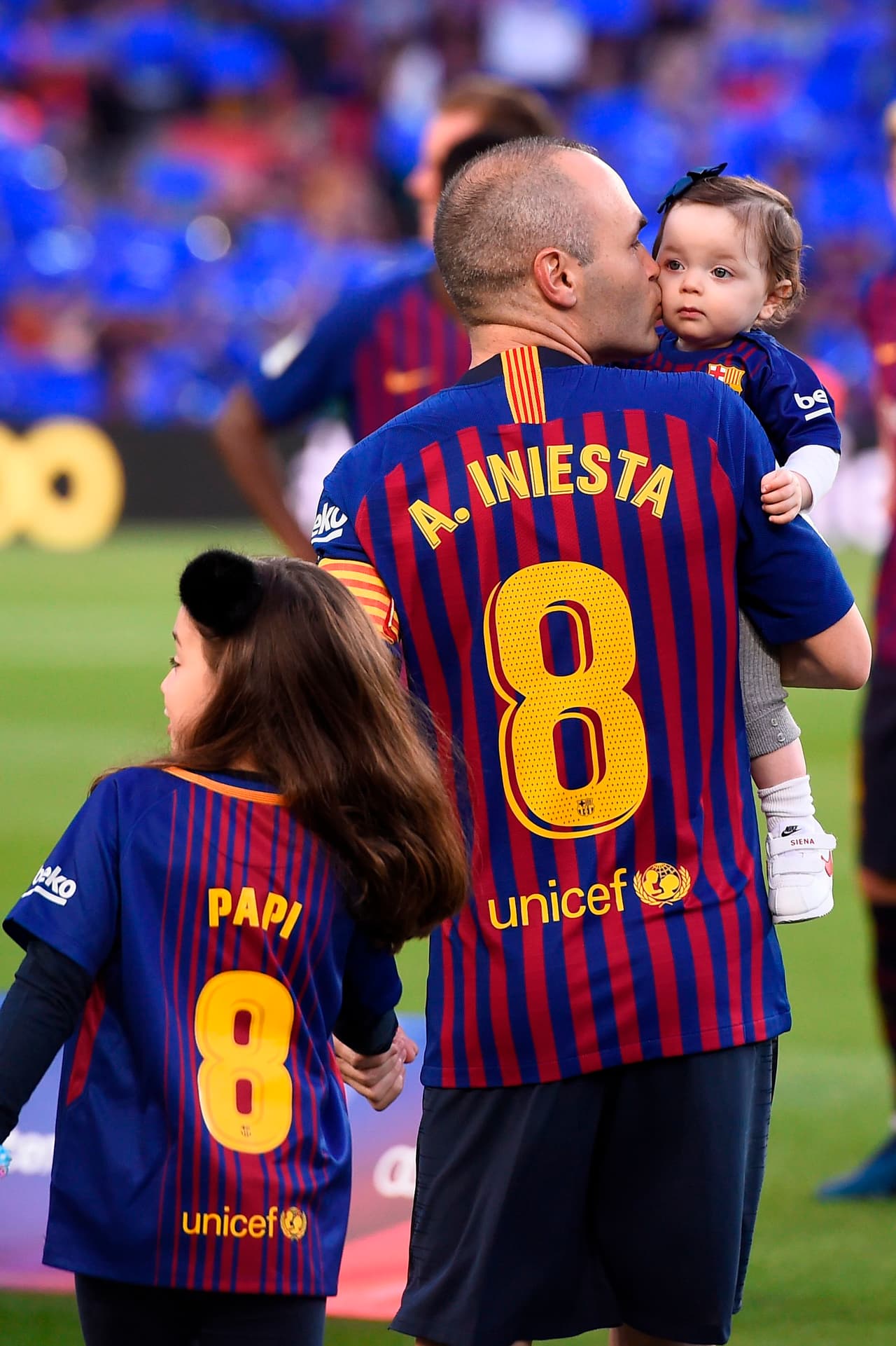 Iniesta tuvo la compañía de su familia en el último partido.