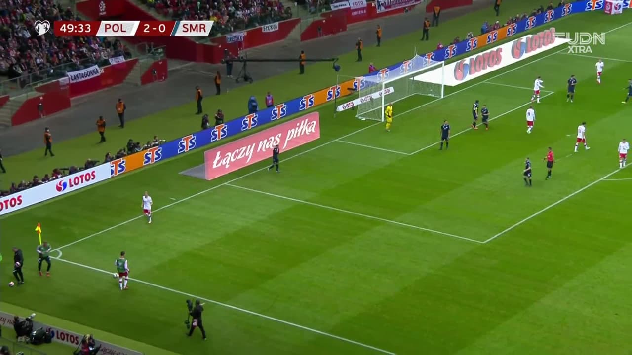 ¡TIRO ATAJADO! disparo por Karol Swiderski.