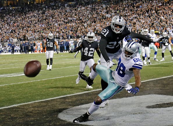 Dez Bryant estuvo discreto con los Cowboys pues sólo consiguió par de recepciones para 59 yardas totales.