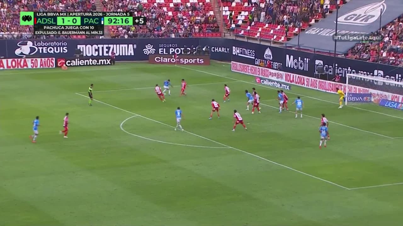 ¡GOL!  anota para Pachuca. Carlos Moreno