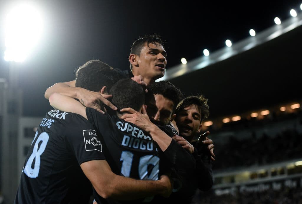 El Porto venció a domicilio 2-0 al Vitória