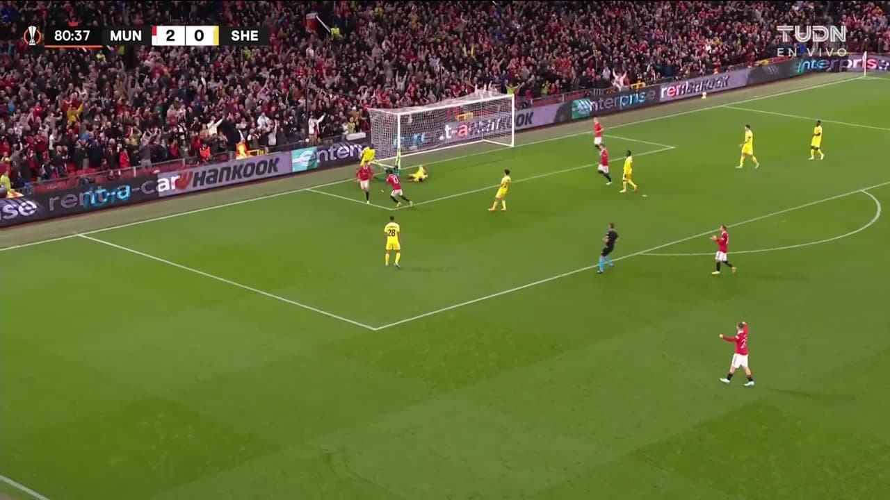 ¡TIRO ATAJADO! disparo por Cristiano Ronaldo.