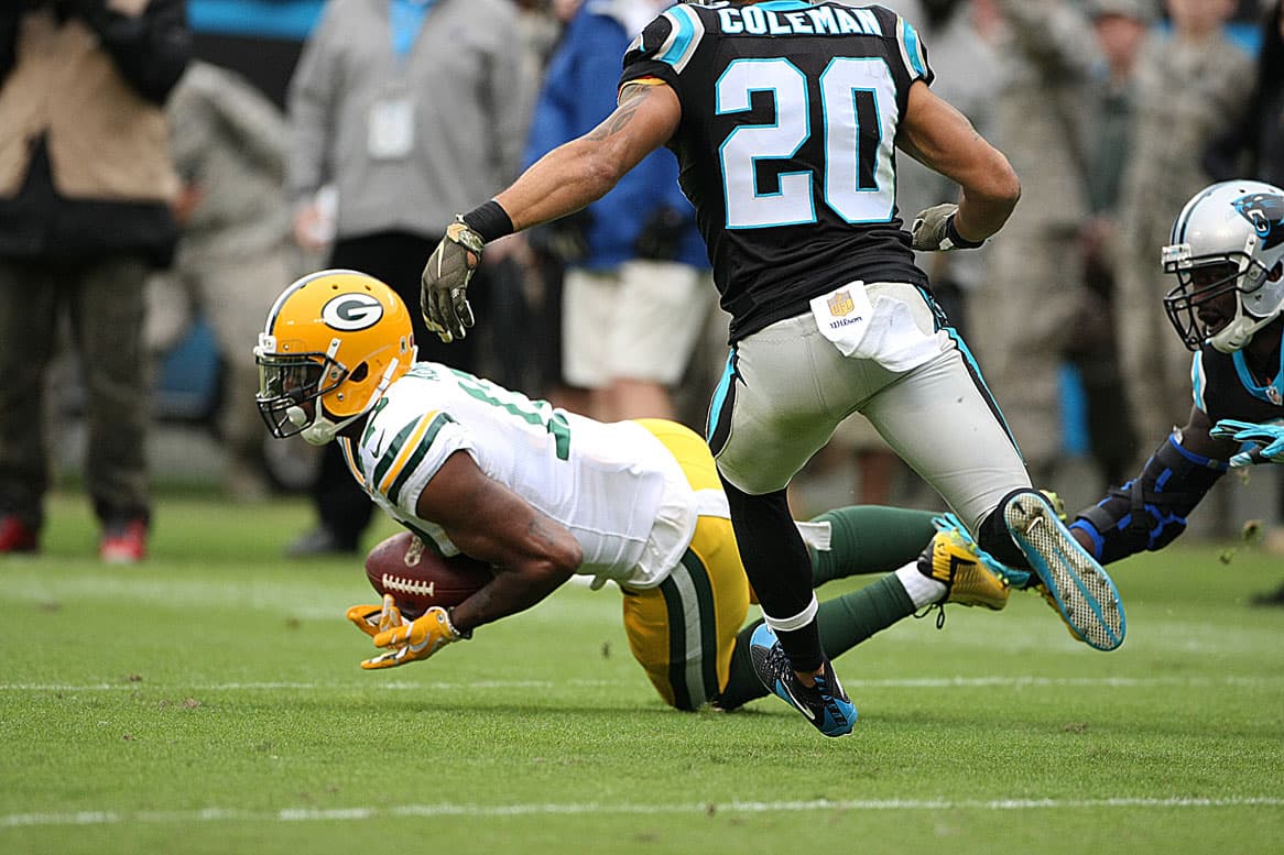 El juego entre Carolina y Green Bay de la semana 9 de la NFL tuvo varias imágenes que no se vieron en primera instancia, aquí te presentamos las mejores de ellas.