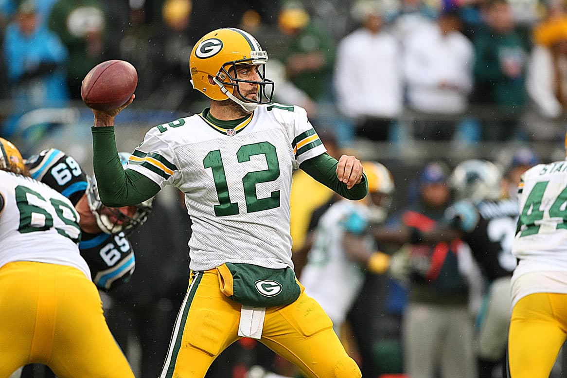 El juego entre Carolina y Green Bay de la semana 9 de la NFL tuvo varias imágenes que no se vieron en primera instancia, aquí te presentamos las mejores de ellas.