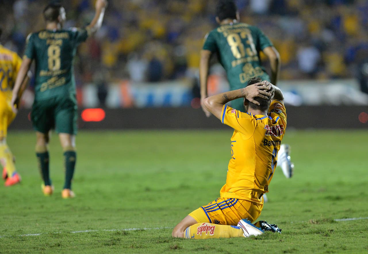 En el Clausura 2015, Tigres lo volvió a hacer. Luego de una temporada regular finalizada en la cima, se quedó eliminado en cuartos de final por Santos Laguna.