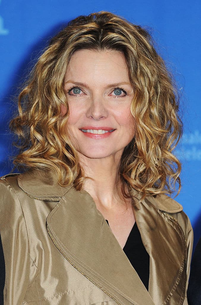 Ladyhawke (1985) - Edad Media. Una leyenda de carácter sobrenatural relata la diabólica venganza del Obispo de Aquila, que consiste en hacer imposible el amor entre Navarre (Rutger Hauer) e Isabeau Anjou (Michelle Pfeiffer).
<br>