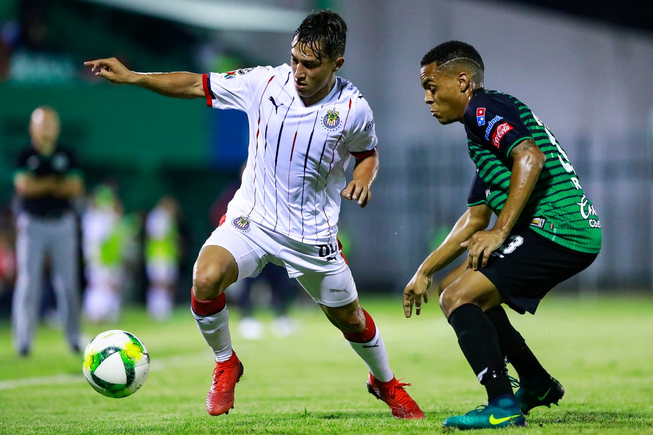 El Rebaño se adueño de la pelota y asixió a su rival desde el comienzo del partido. Algo que se esperaba aunque Cafetaleros suele ser un equipo bien complicado jugando de local.