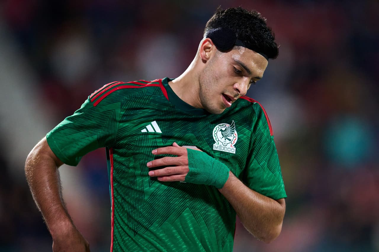 Raúl Jiménez vuelve con México y suma dos años sin gol que no sea de penal