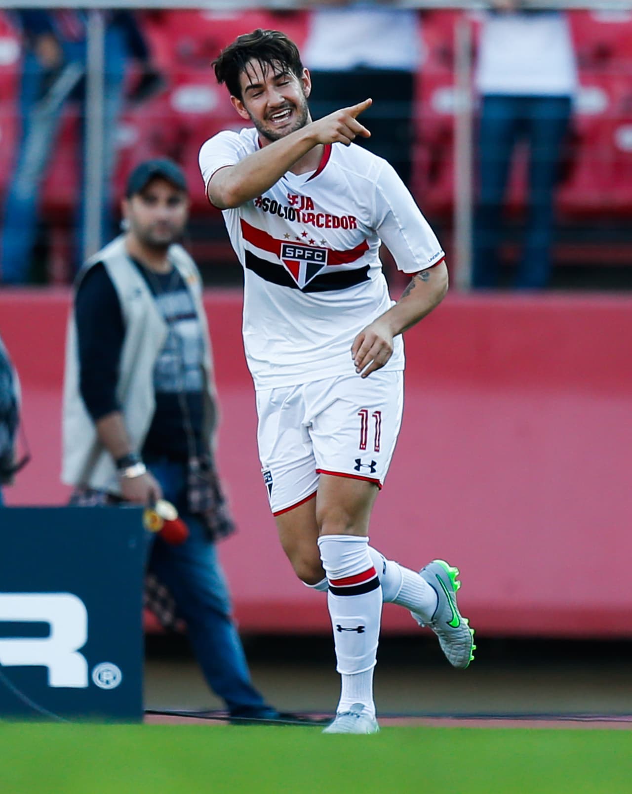 Hiddink confirma la incorporación inminente de Pato al Chelsea