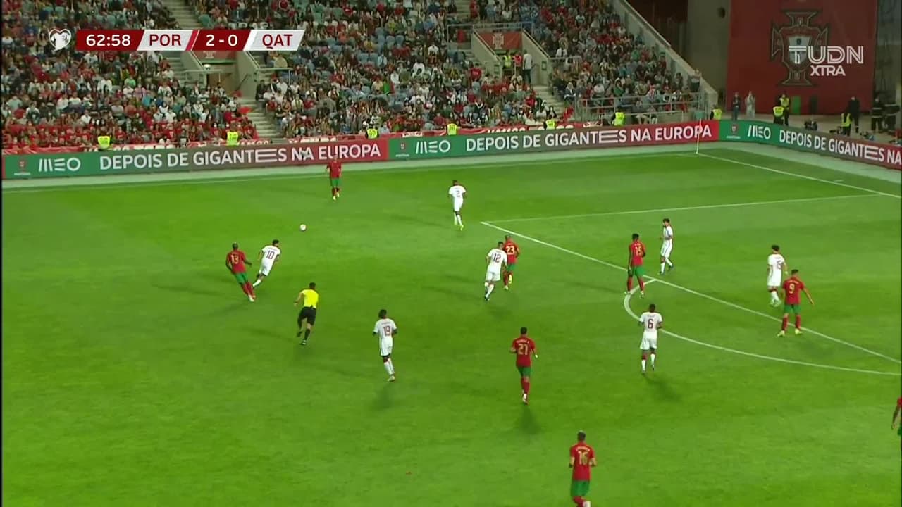 ¡TIRO ATAJADO! disparo por Danilo Pereira.