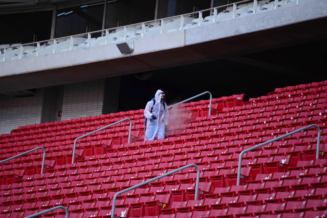 El estadio de las Chivas se ha desinfectado constantemente para la Copa GNP por México.