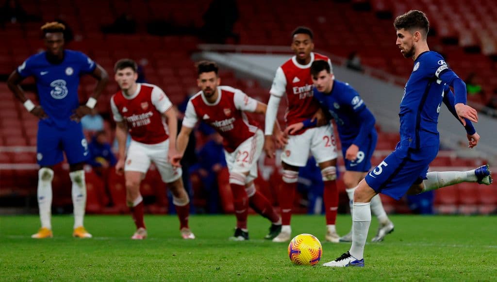 Lacazette (34’) abrió el marcador cobrando una pena máxima y Xhaka (44’) creció la diferencia antes del descanso. Saka (56’) hizo el tercero para sellar el triunfo y así cortar con una racha de cuatro partidos, en todas las competiciones, sin conocer la victoria. Abraham (85’) descontó hacia el final del juego.