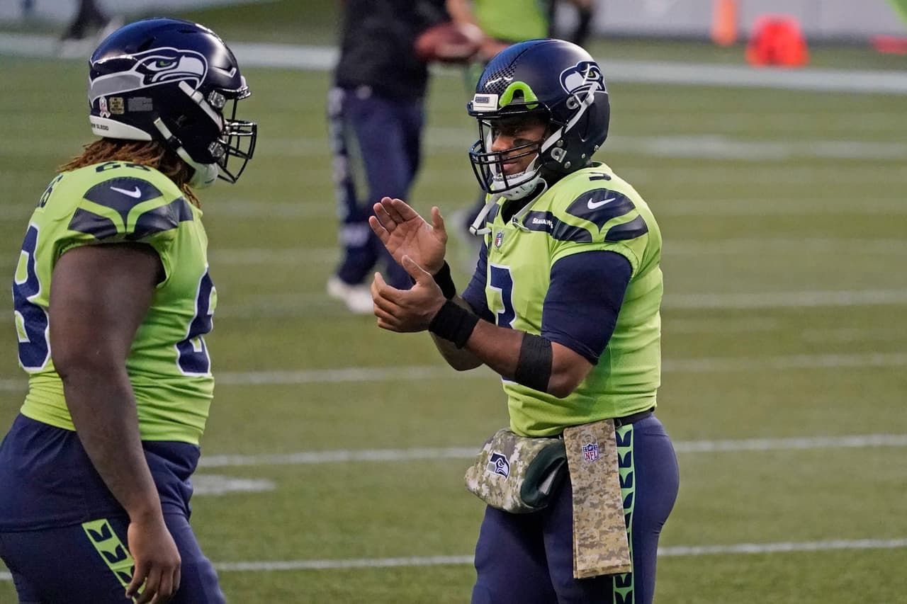 Russel Wilson comanda la victoria de 21-28 sobre los cardinals y ponen su record en 7-3.