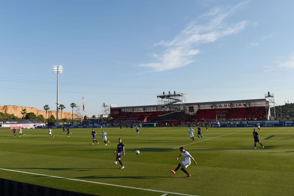 El Levante y el Sevilla reparten puntos con empate a un gol; autogol de Diego Carlos y tanto de De Jong para el Sevilla.