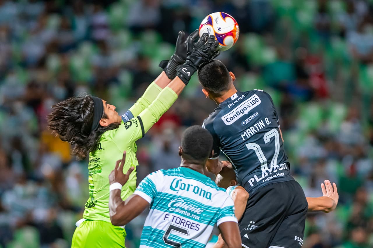 Con goles de Santiago Muñoz, Juan Otero, y Fernando Gorriarán, Santos logra vencer 3-1 a Necaxa en casa. Los Guerreros llegan a la quinta posición y Necaxa es penúltimo con siete puntos.