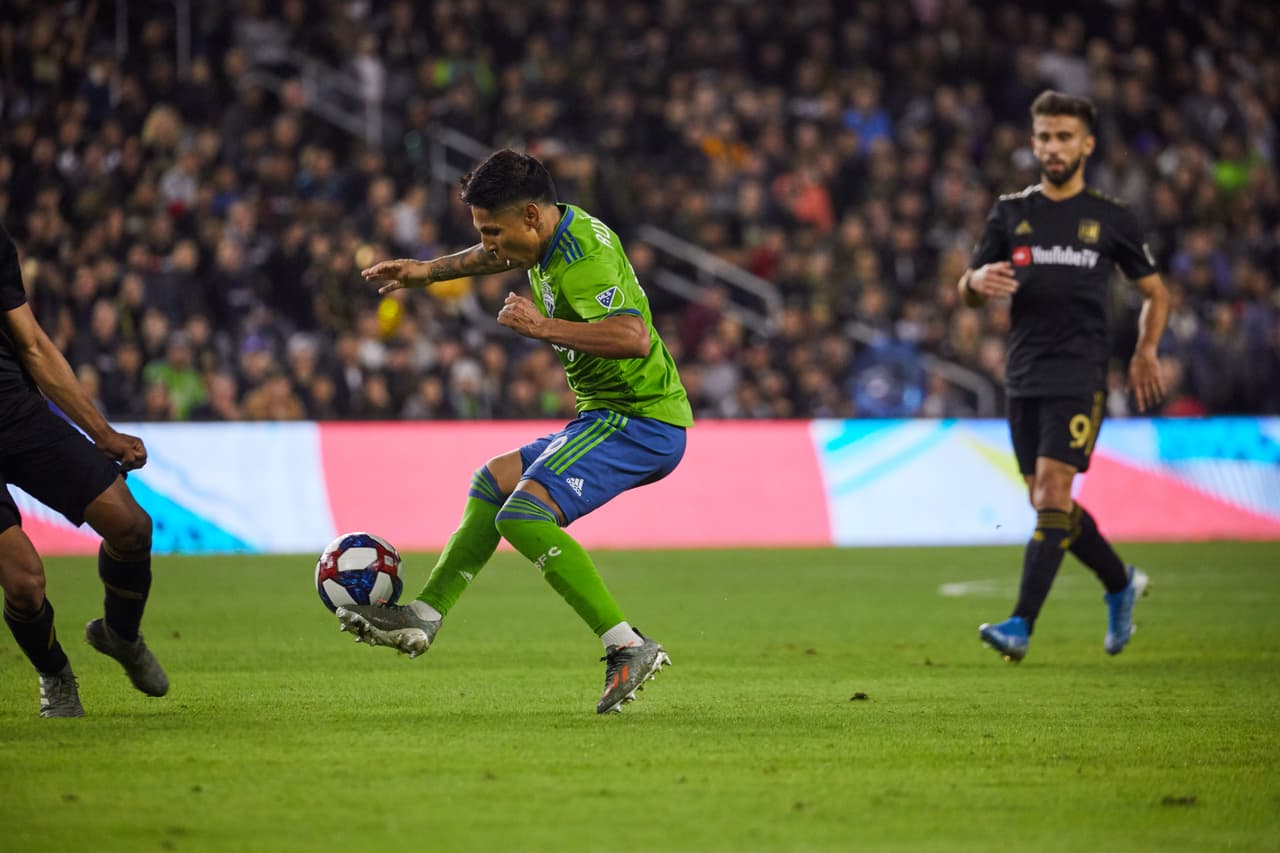 Edaurd Atuesta (17’) abrió el marcador para LAFC. Raúl Ruidíaz (22’, 64’) y Nicolás Lodeiro (26’) anotaron por los visitantes.