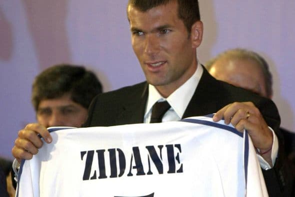 En el cuarto lugar tenemos al francés Zinedine Zidane quien dejó a la Juventus por 73.5 millones de euros para fichar con los blancos.